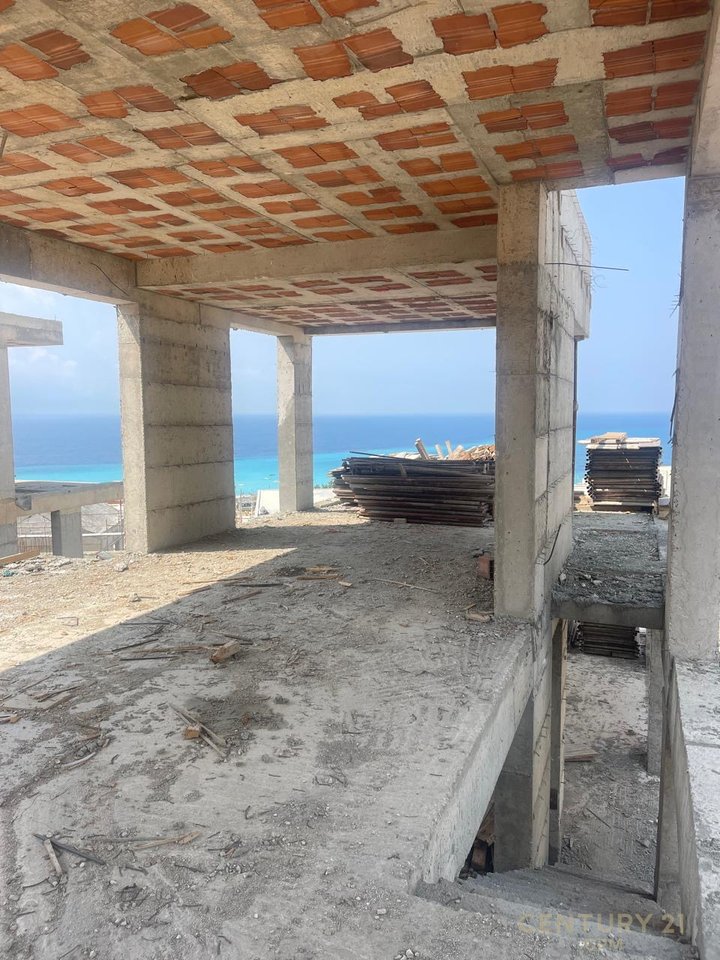 SHITET VILE INDIVIDUALE ME PISHINE NE GREEN COAST 2, PALASE!