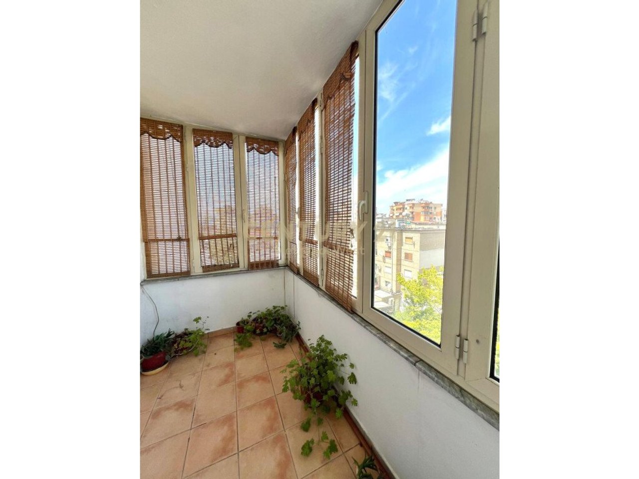 Apartament 2+1+2 Për Qira tek ish Tregu Elektrik