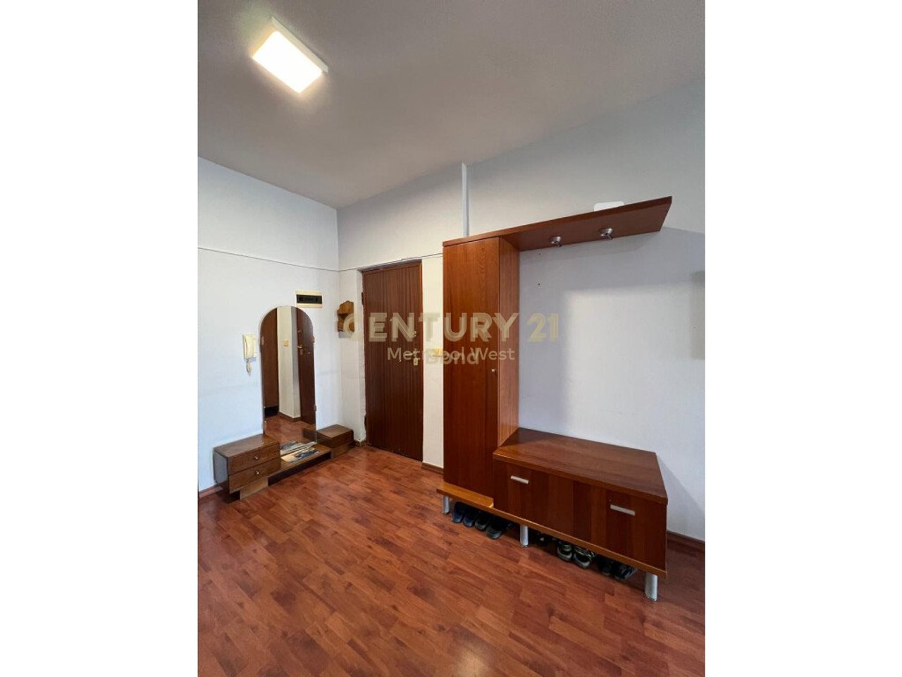 Apartament 2+1+2 Për Qira tek ish Tregu Elektrik