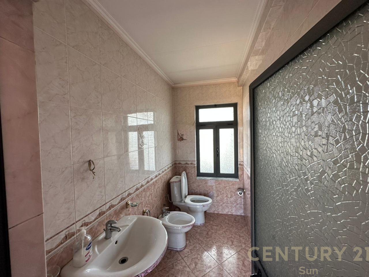 VILE PER QIRA NE UNAZE TE RE!