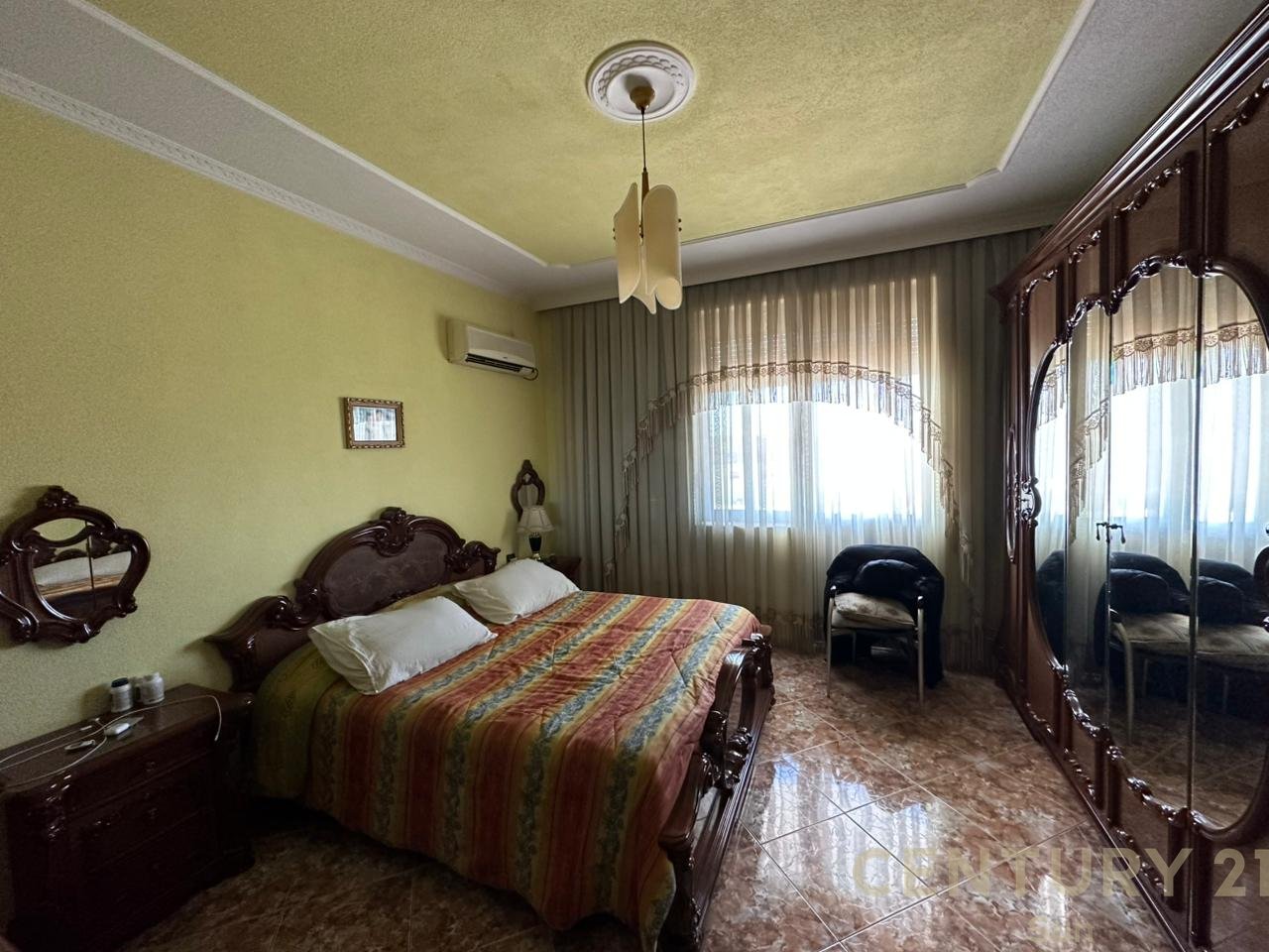 VILE PER QIRA NE UNAZE TE RE!