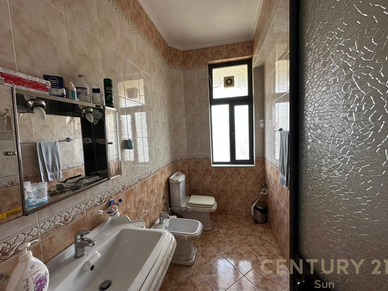 VILE PER QIRA NE UNAZE TE RE!