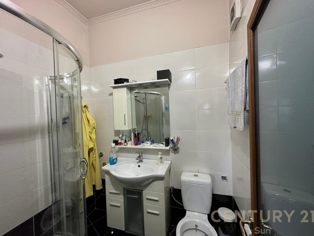 VILE PER QIRA NE UNAZE TE RE!