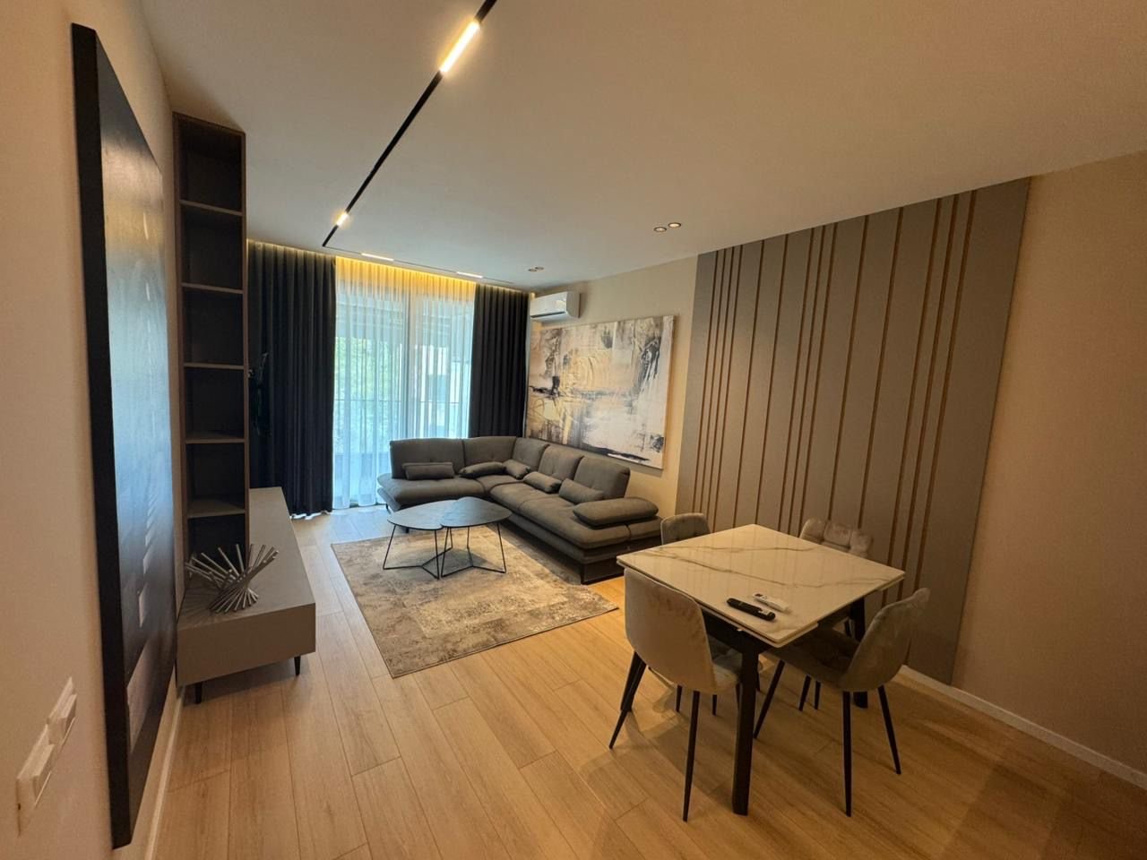 APARTAMENT LUKSOZ 1+1  PER QIRA,PRANE BULEVARDIT"ISMAIL QEMALI!