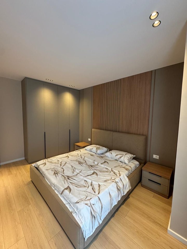 APARTAMENT LUKSOZ 1+1  PER QIRA,PRANE BULEVARDIT"ISMAIL QEMALI!