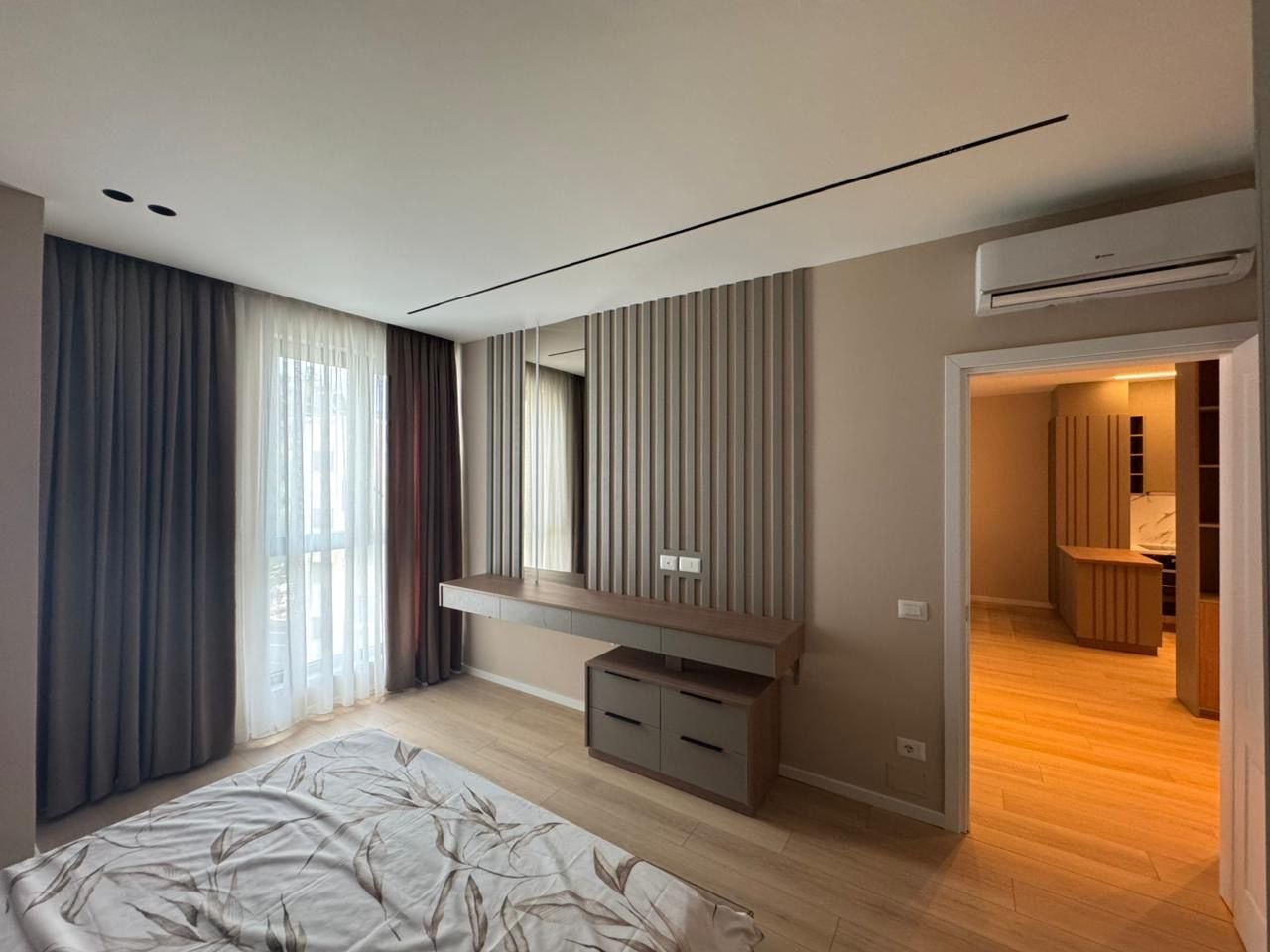 APARTAMENT LUKSOZ 1+1  PER QIRA,PRANE BULEVARDIT"ISMAIL QEMALI!