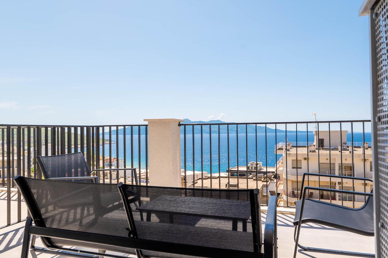 SARANDË, APARTAMENT PËR QIRA 2+1+2 ME PAMJE NGA DETI