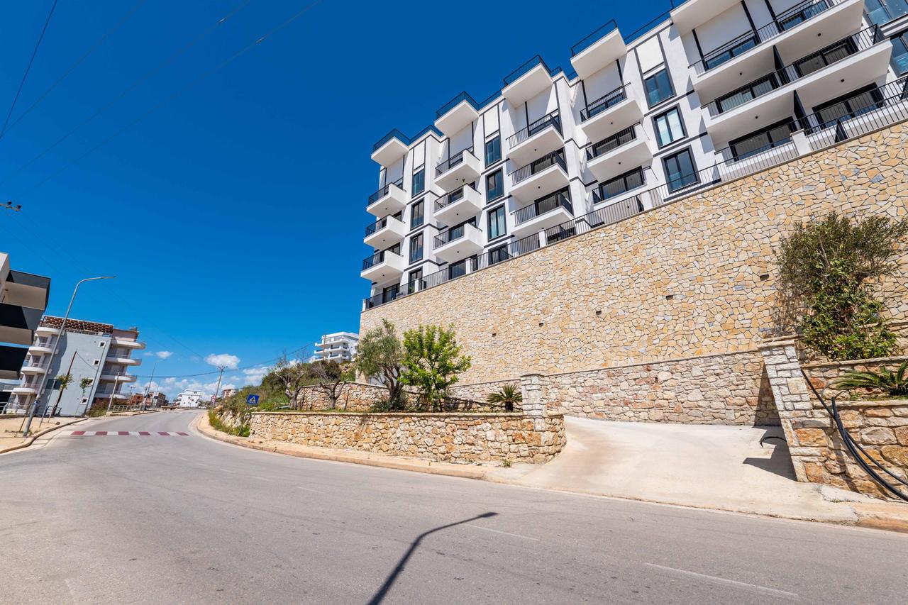 SARANDË, APARTAMENT PËR QIRA 2+1+2 ME PAMJE NGA DETI