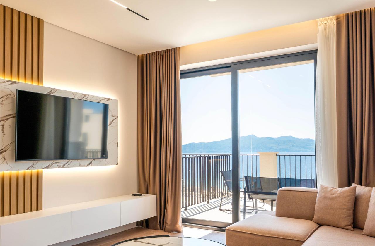 SARANDË, APARTAMENT PËR QIRA 2+1+2 ME PAMJE NGA DETI