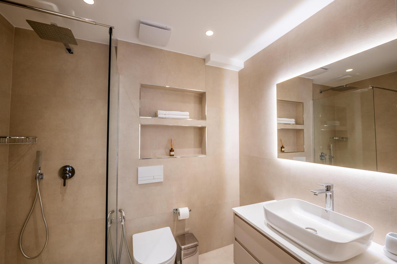 SARANDË, APARTAMENT PËR QIRA 2+1+2 ME PAMJE NGA DETI