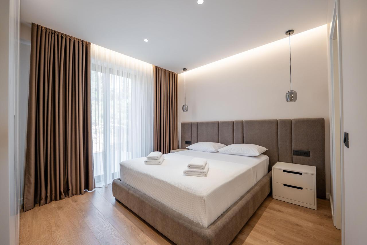 SARANDË, APARTAMENT PËR QIRA 2+1+2 ME PAMJE NGA DETI