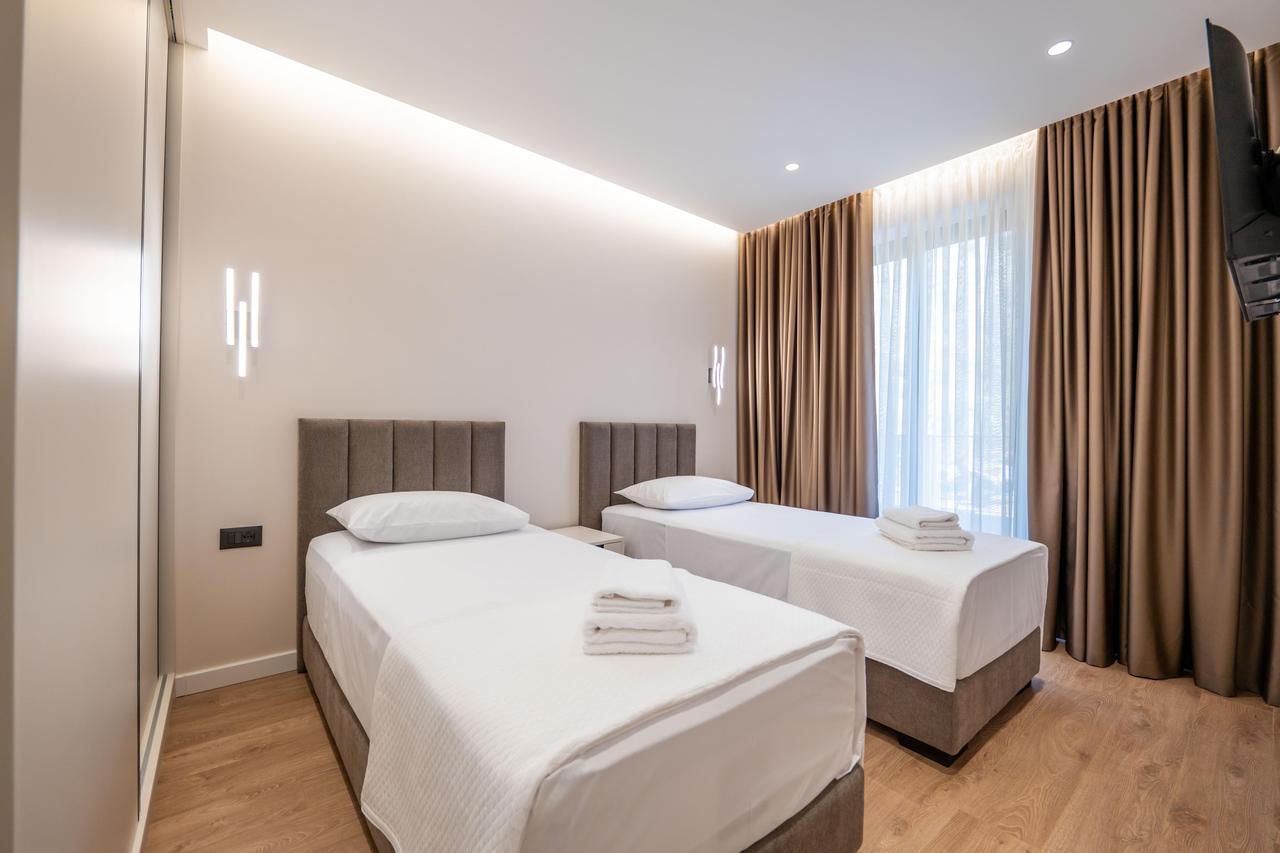 SARANDË, APARTAMENT PËR QIRA 2+1+2 ME PAMJE NGA DETI