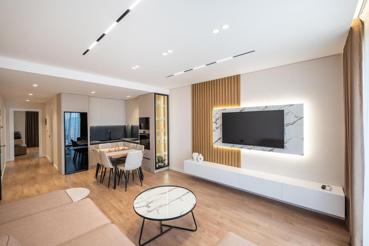 SARANDË, APARTAMENT PËR QIRA 2+1+2 ME PAMJE NGA DETI