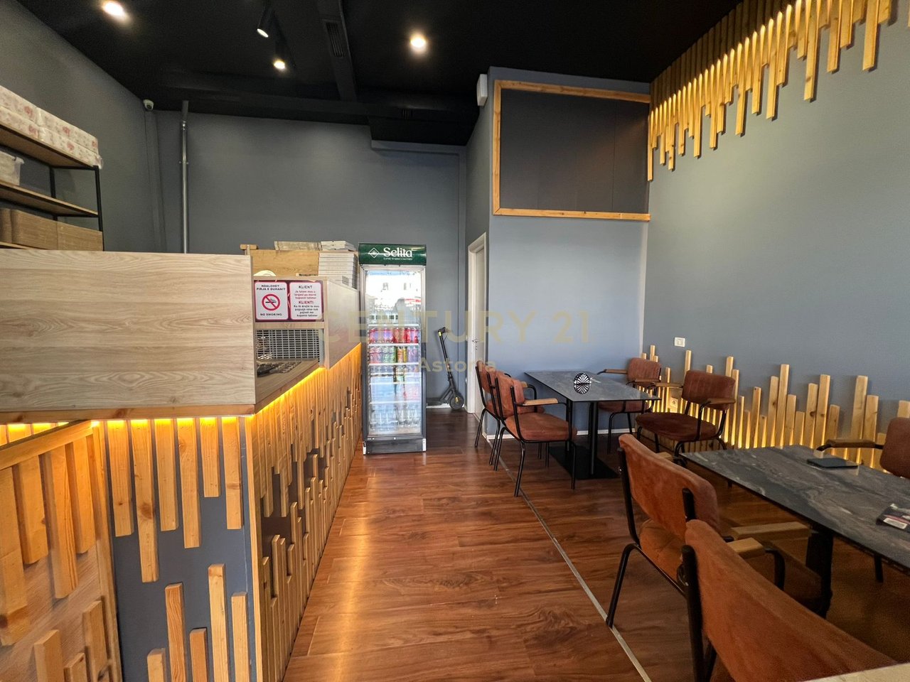 Shitet biznes piceri ne Astir