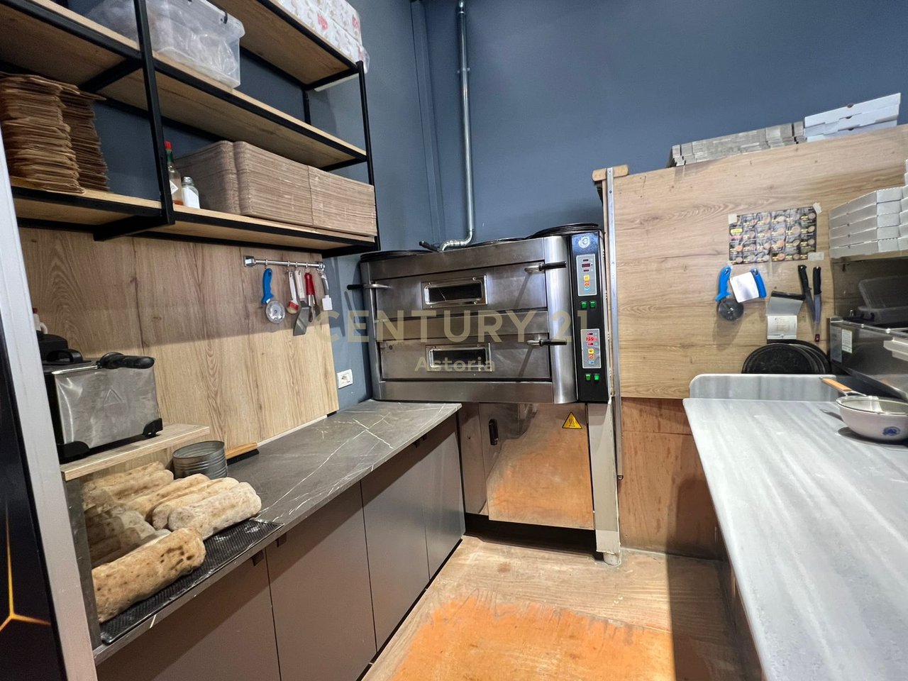 Shitet biznes piceri ne Astir