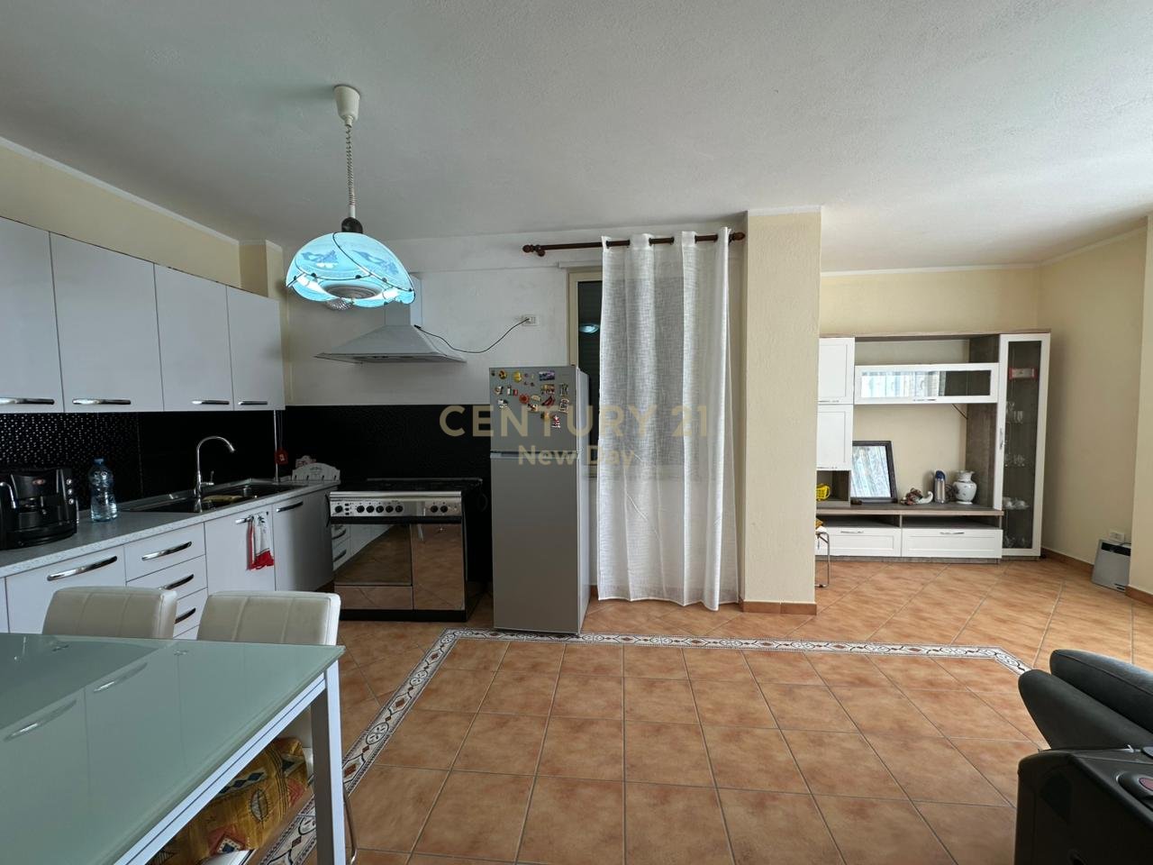 Jepet me Qira Apartament 1+1 në Qender te Durrësit 380 Euro