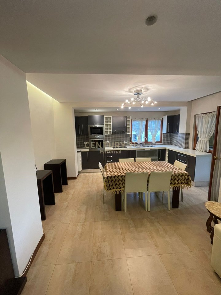 Apartament 3+1+2 me qira ne Qender