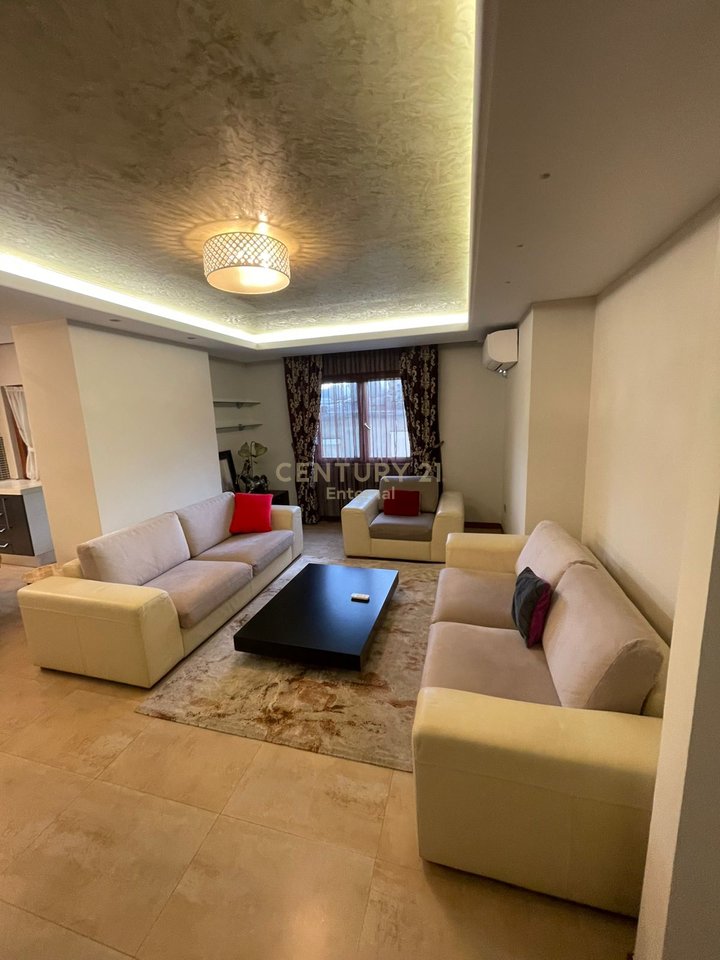 Apartament 3+1+2 me qira ne Qender