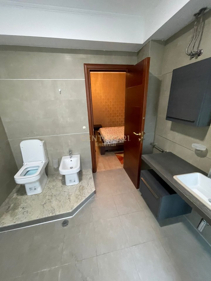 Apartament 3+1+2 me qira ne Qender