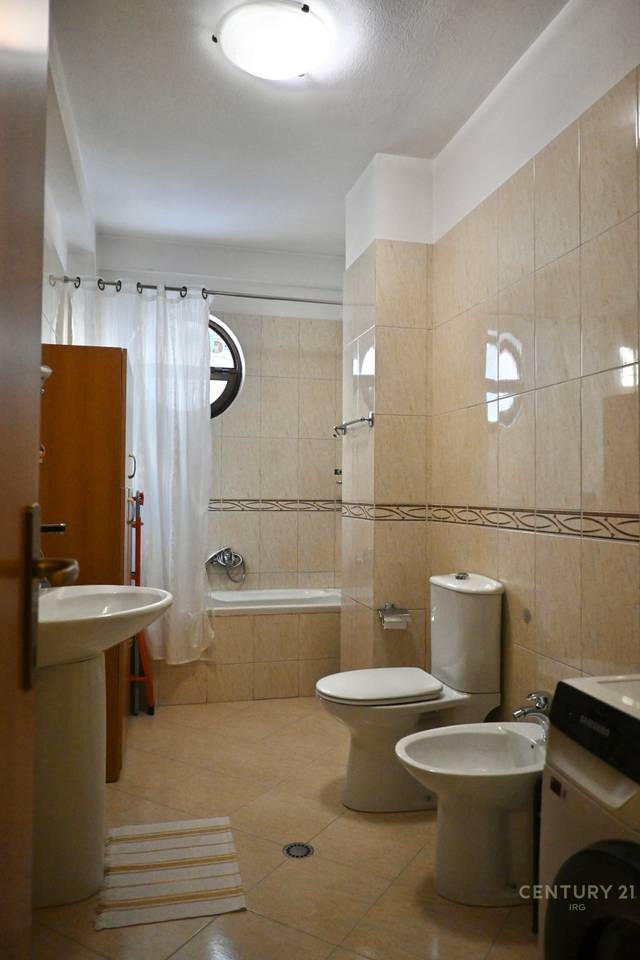 Apartament për Shitje në Rrugën e Kavajës