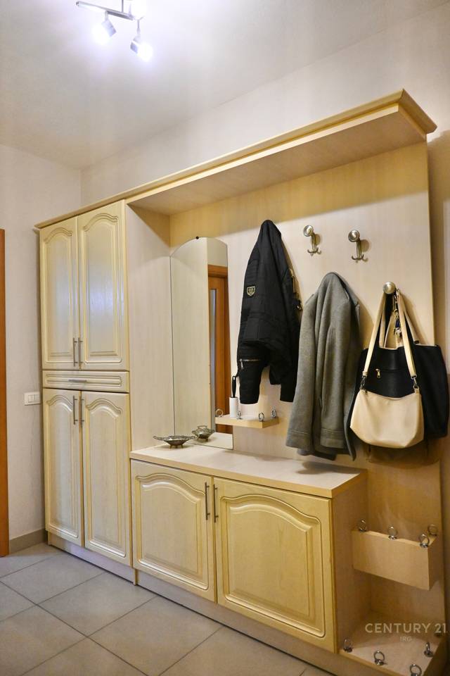 Apartament për Shitje në Rrugën e Kavajës