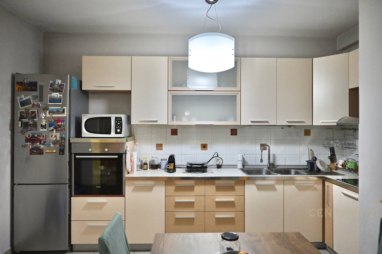 Apartament për Shitje në Rrugën e Kavajës