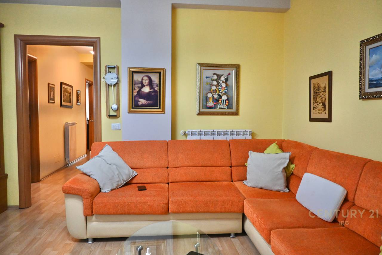 Apartament për Shitje në Rrugën e Kavajës