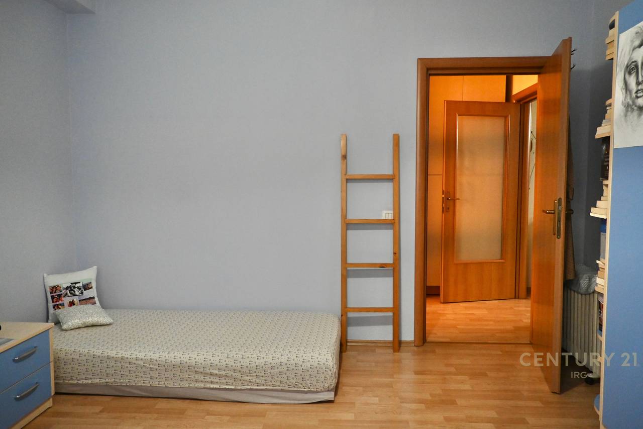 Apartament për Shitje në Rrugën e Kavajës