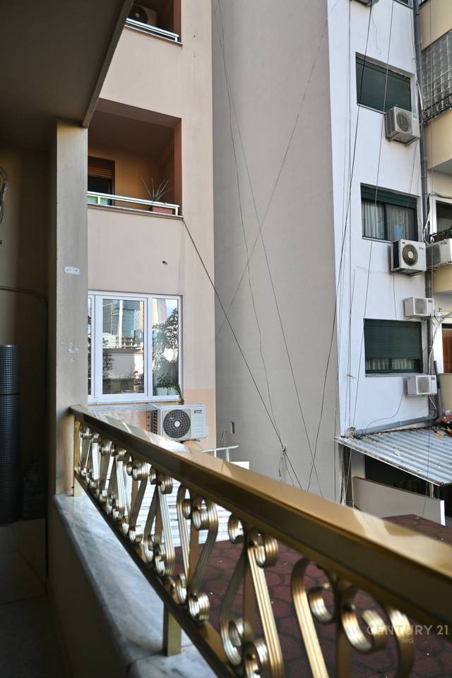 Apartament për Shitje në Rrugën e Kavajës