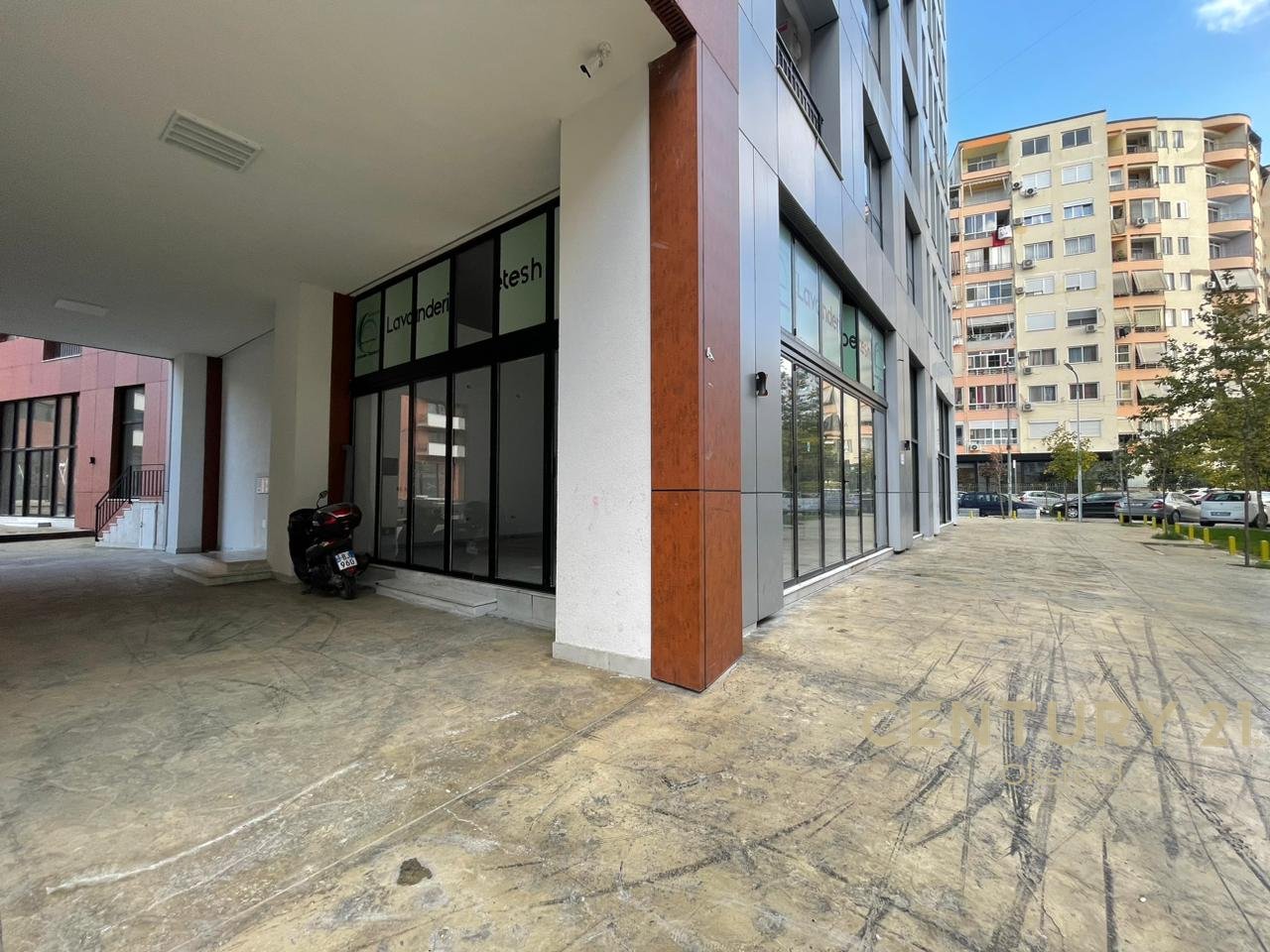 LOCALE COMMERCIALE IN VENDITA AD ASTIR