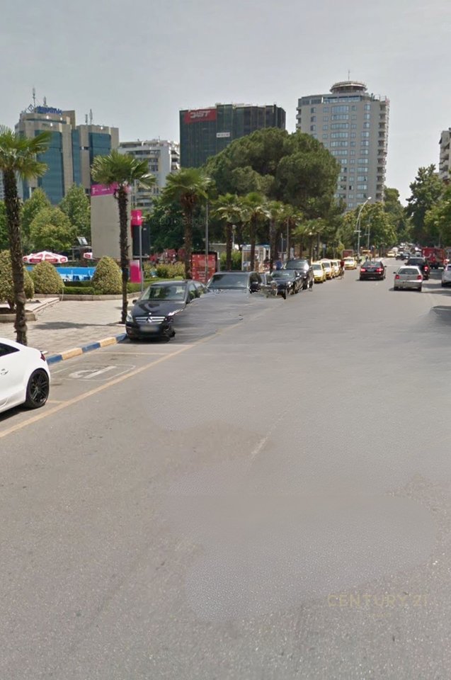 Dyqan dublex për shitje në zonën e Taiwan-it!