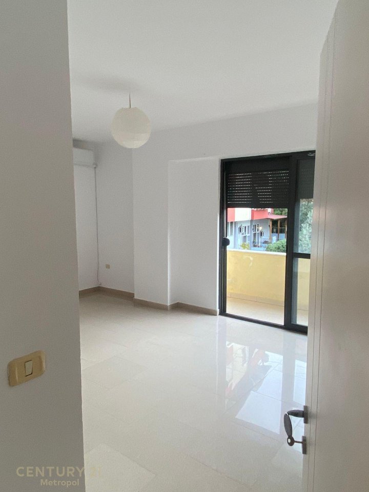 JAPIM ME QIRA APARTAMENT 2+1+2 PER ZYRE OSE BANIM PRANE QENDRES KRISTAL!