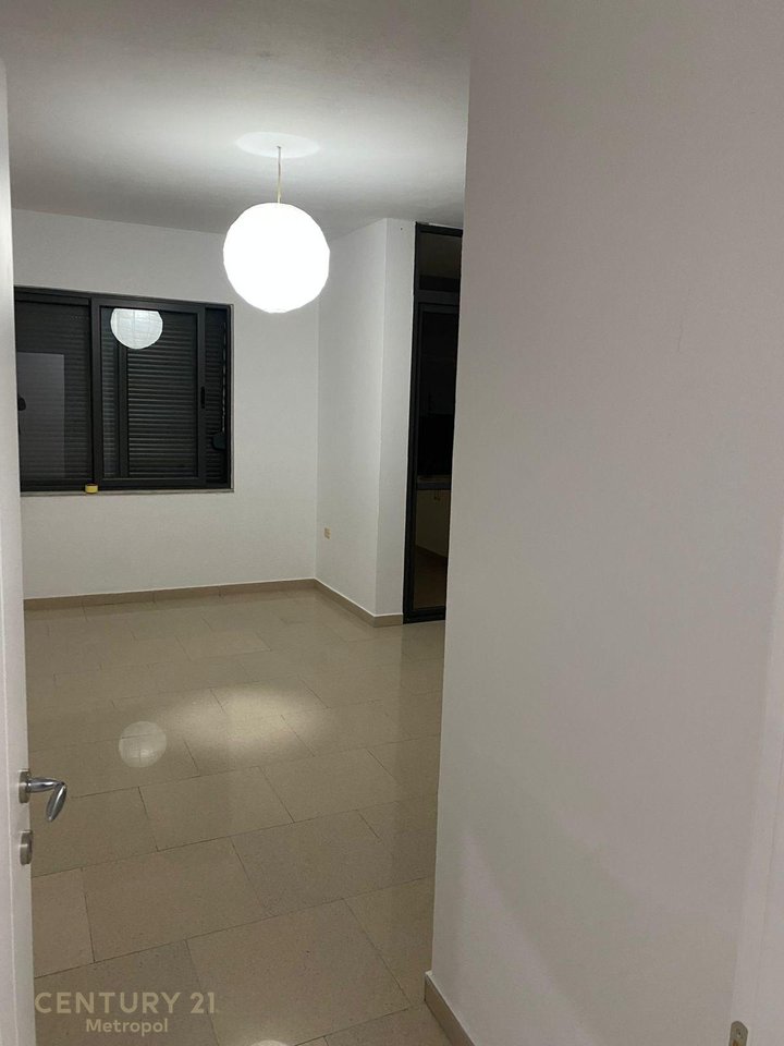 JAPIM ME QIRA APARTAMENT 2+1+2 PER ZYRE OSE BANIM PRANE QENDRES KRISTAL!
