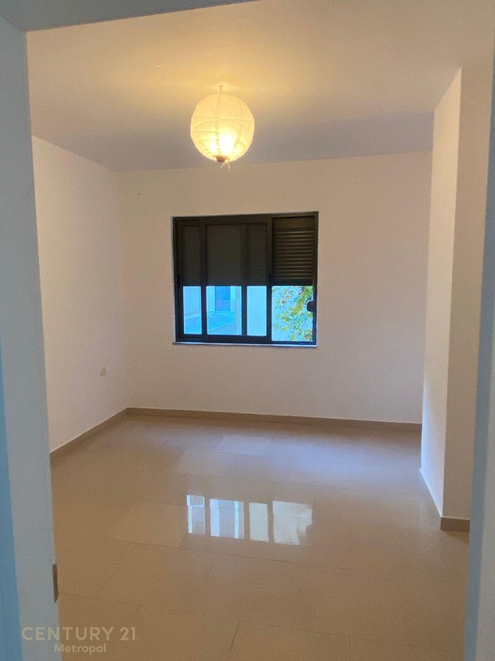 JAPIM ME QIRA APARTAMENT 2+1+2 PER ZYRE OSE BANIM PRANE QENDRES KRISTAL!