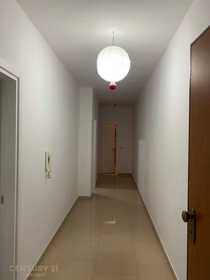 JAPIM ME QIRA APARTAMENT 2+1+2 PER ZYRE OSE BANIM PRANE QENDRES KRISTAL!