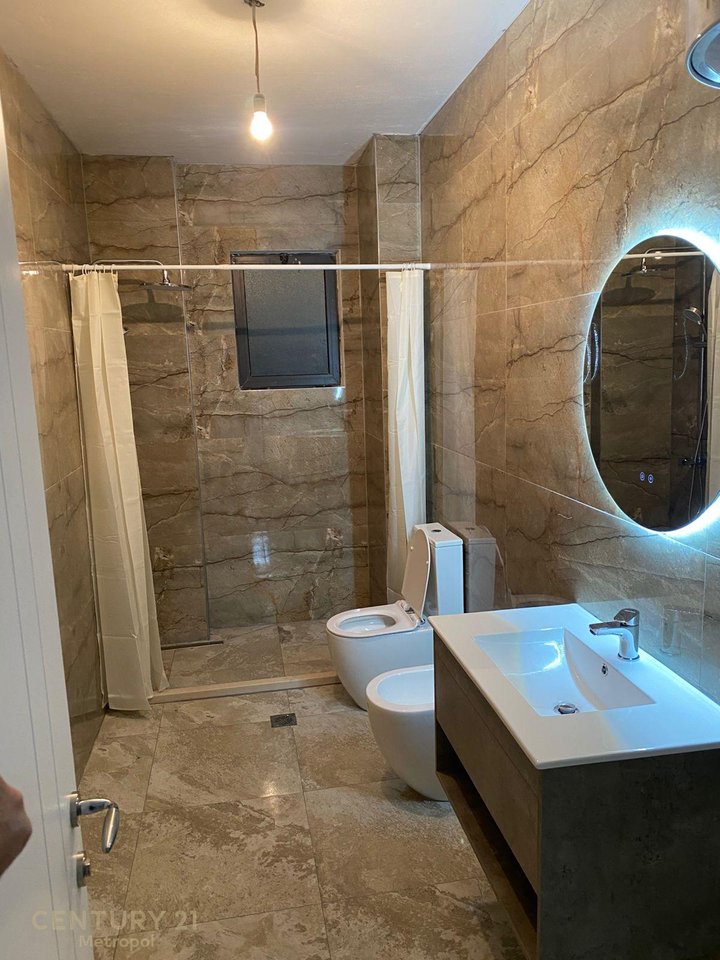 JAPIM ME QIRA APARTAMENT 2+1+2 PER ZYRE OSE BANIM PRANE QENDRES KRISTAL!