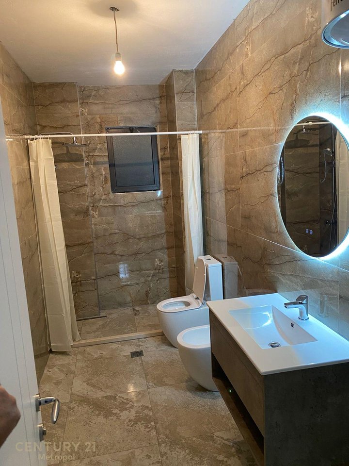 JAPIM ME QIRA APARTAMENT 2+1+2 PER ZYRE OSE BANIM PRANE QENDRES KRISTAL!