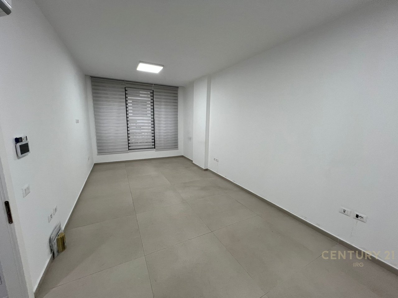 Ambjent komercial per qera tek Kompleksi Zirkon,Rr Kongresi i Manastirit