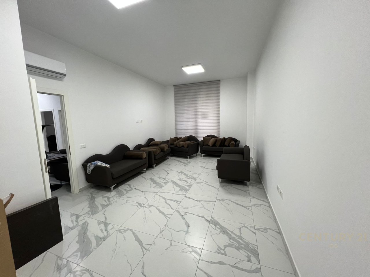 Ambjent komercial per qera tek Kompleksi Zirkon,Rr Kongresi i Manastirit