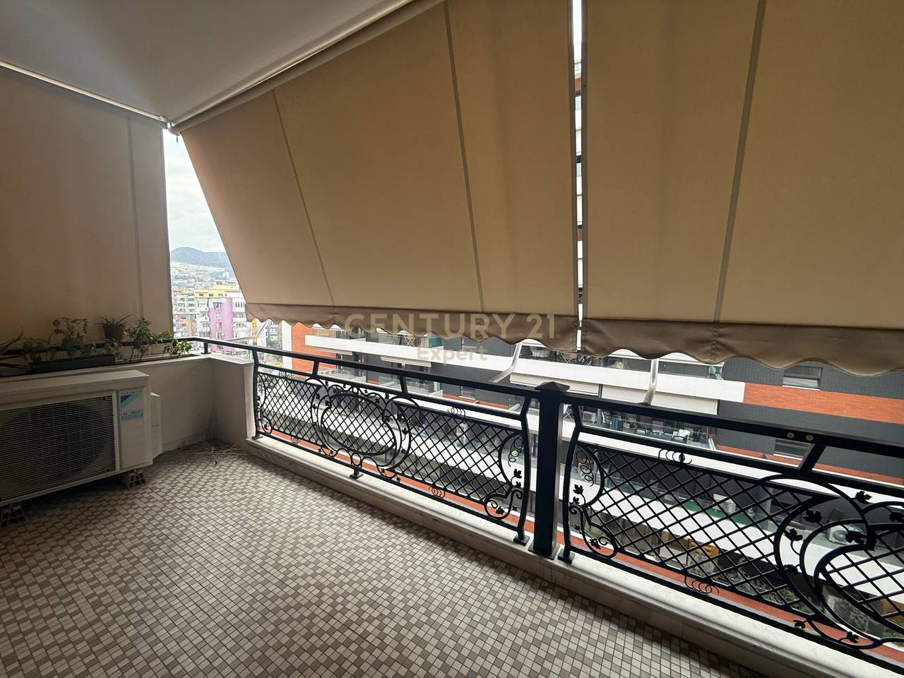 APPARTAMENTO 3+1+2 CON POSTO AUTO NEL COMPLESSO DELIJORGJI, IN AFFITTO