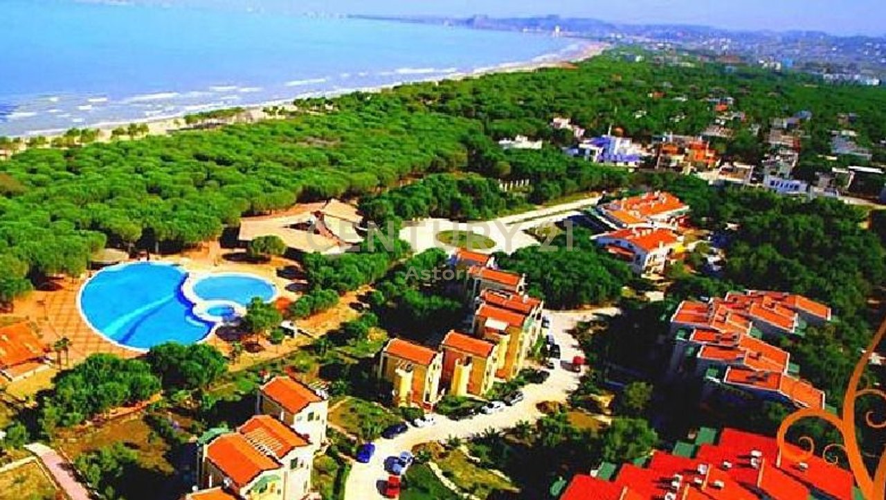 TE REZIDENCA "LAGUNA BLU",QERRET, SHITET APARTAMENT KOMOD 2+1+2 ME OBORR.