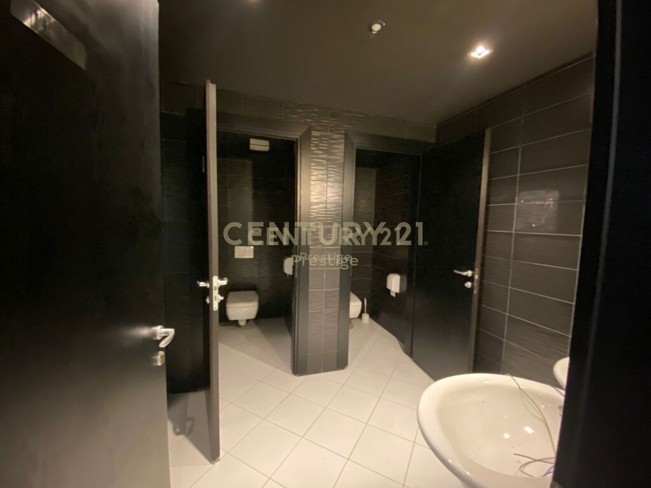 AMBIENT BAR-RESTORANT ME QIRA, I VENDOSUR NE ASTIR, TIRANE!