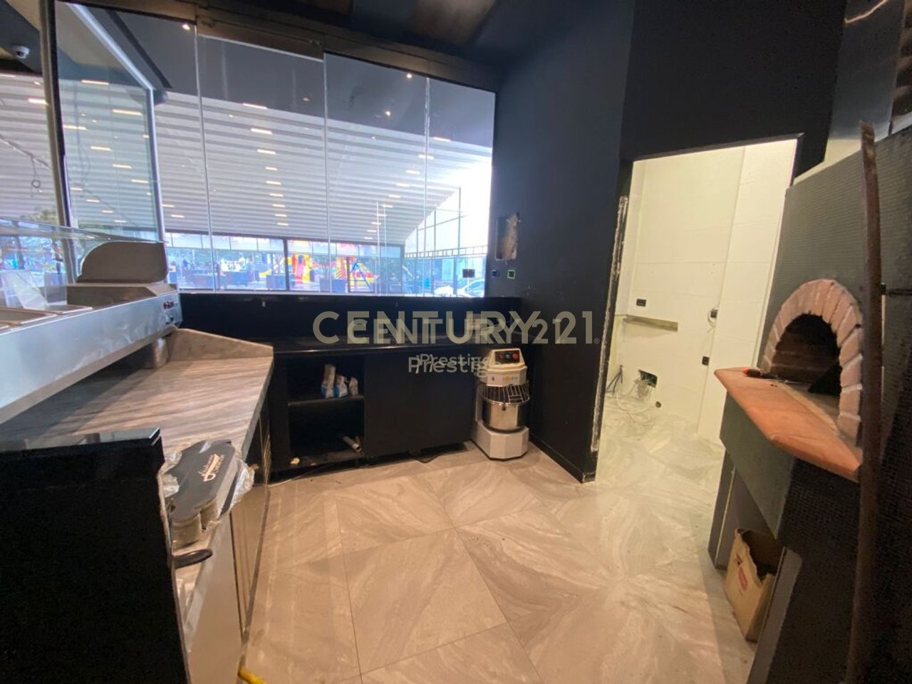 AMBIENT BAR-RESTORANT ME QIRA, I VENDOSUR NE ASTIR, TIRANE!