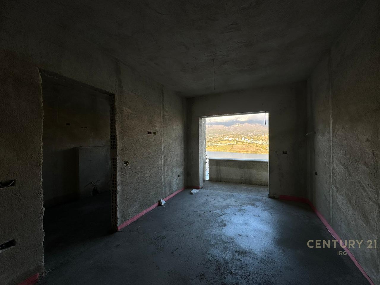 Vile ne Swan Lake Residence!