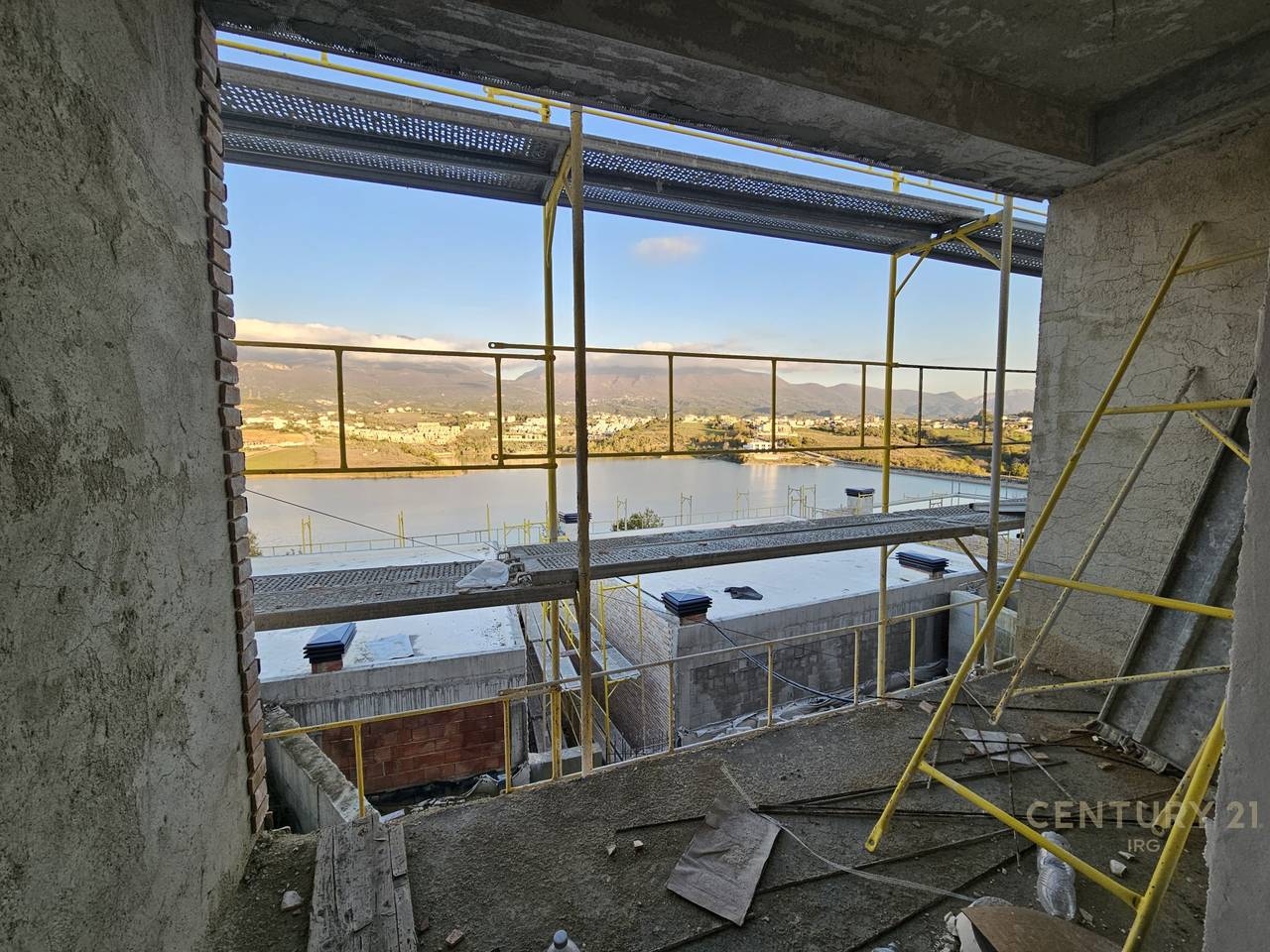 Vile me pishine ne Swan Lake Residence!