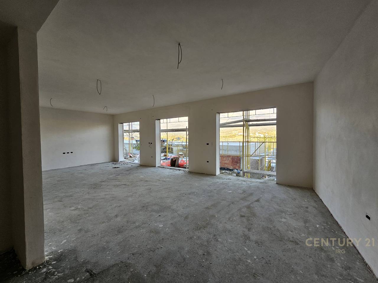 Vile me pishine ne Swan Lake Residence!