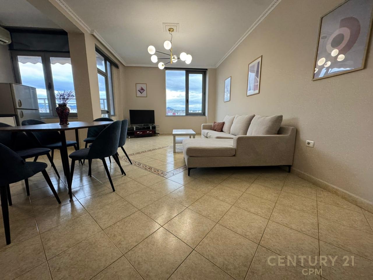 Exclusive in the heart of Tirana – 2+1 apartment for rent opposite Toptani!