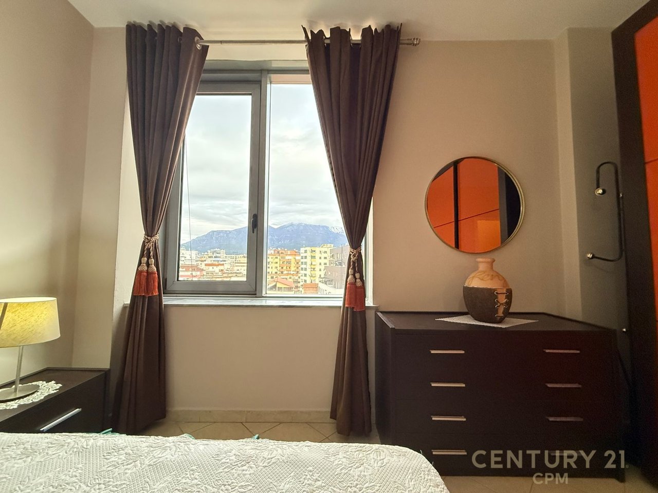 Exclusive in the heart of Tirana – 2+1 apartment for rent opposite Toptani!