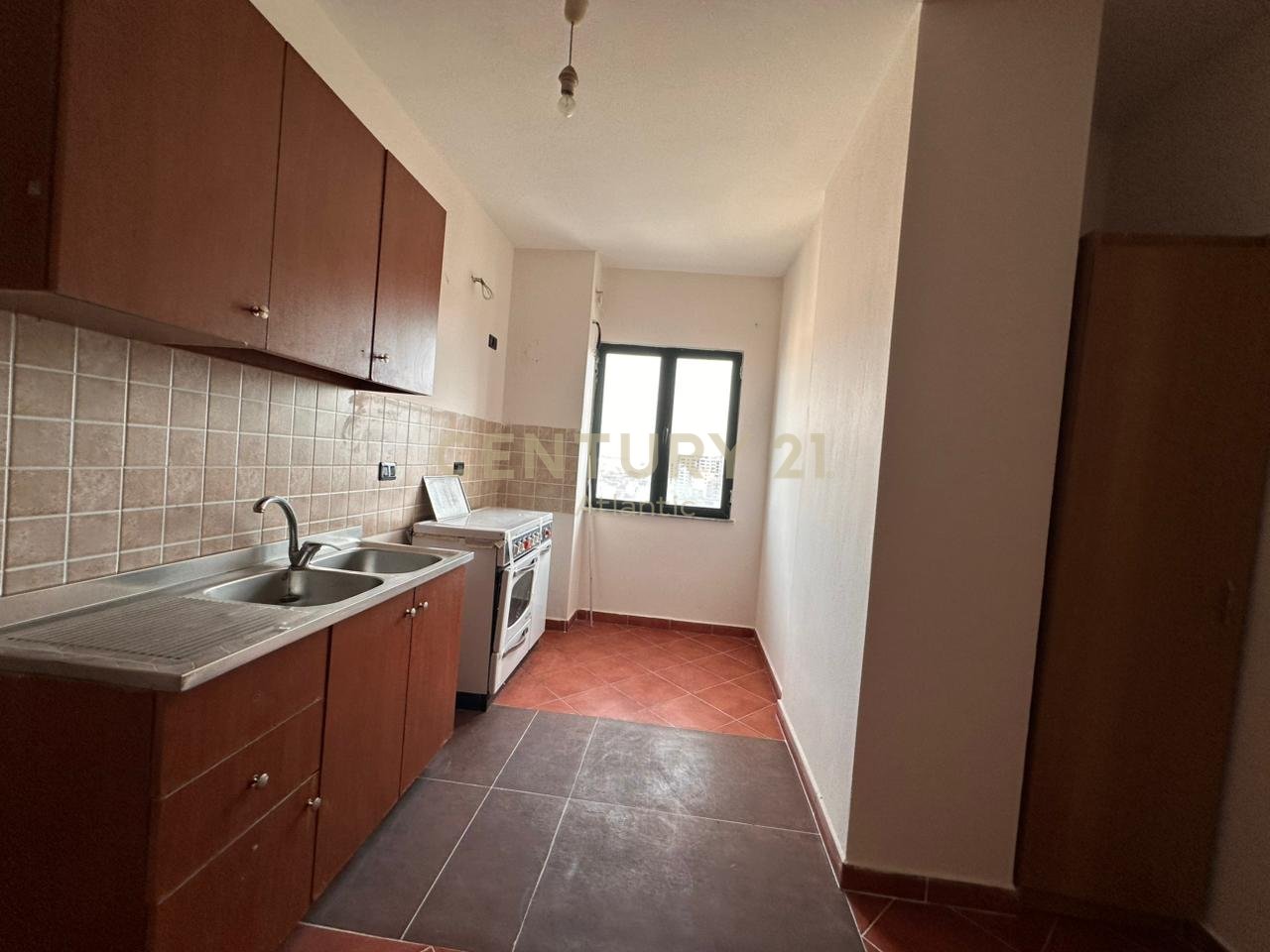 APARTMENT 2+1 FOR SALE NEAR MARKAT DURRES!