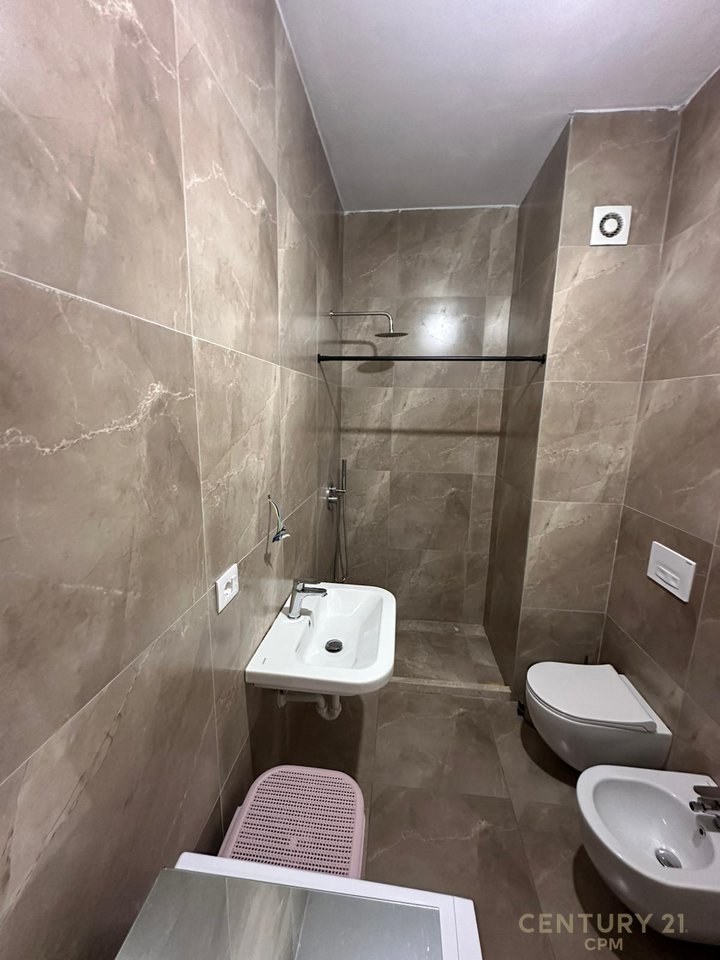 In vendita, Appartamento 2+1, Complesso Mangalem, Tirana.